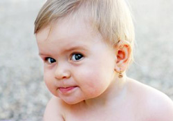 Les bébés font la différence entre le bien et le mal bébés de 6 mois, bébé, 21 mois, bébés