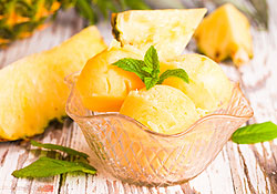 Glace légère ananas abricot au gingembre