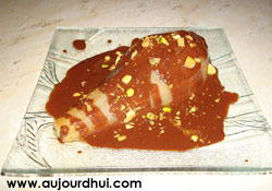 Poire au coulis de chocolat