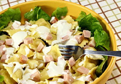 salade du jour : Salade de raviolis au bacon et feta