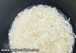 Sauce chaude aux oignons