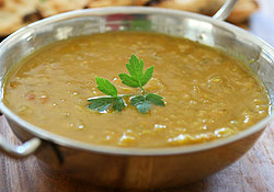 soupe du jour : Soupe-repas aux légumineuses et au curry