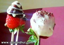 Sucettes de fraises au deux chocolats