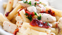 Penne au poulet et sa sauce pesto