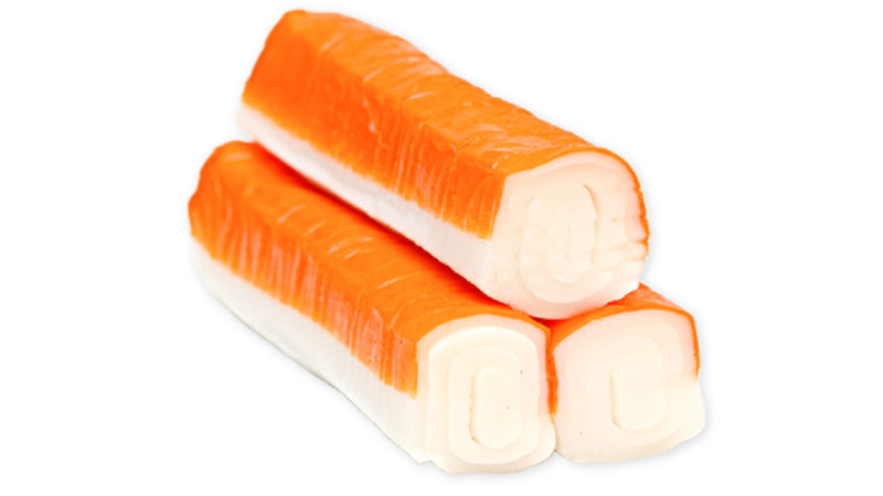 Bâtonnets de crabe sur lit de carottes