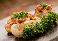 Champignons de Paris farcis aux légumes et au fromage ail et fines herbes