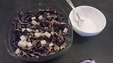 Salade de chou rouge au thon, comté et noix