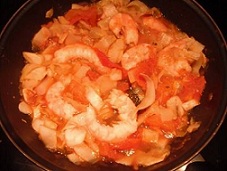 Crevettes roses aux endives et coulis de tomate