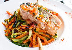 Filet de julienne aux petits légumes et chorizo