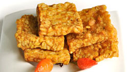 Galettes fines de tempeh au curry