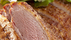 Magret de canard aux épices et poêlée aux cèpes