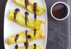 Nem à la mangue, coulis de chocolat 