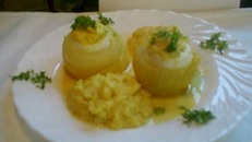 Oignons farcis aux oeufs durs
