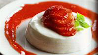 Panna cotta légère sur coulis de fraises au basilic