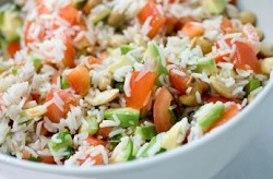 Salade de riz sucrée-salée