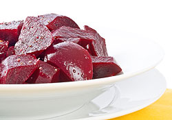 Salade de betterave rouge aux deux radis et graines germées